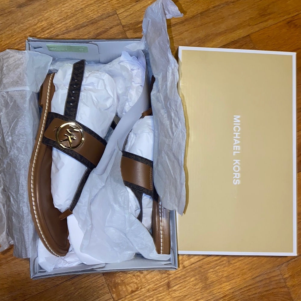 Size 7 Michael Kors Carmen thong sandal